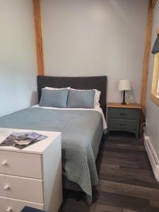 A bed or beds in a room at Wells Gray Stay And Play