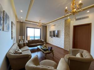 O zonă de relaxare la Dream Inn Apartments - Luxury 2 BR Mina Al Fajer - Harbor View - Al Fujairah