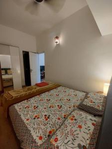 Postel nebo postele na pokoji v ubytování Aanandam - An Independent Villa in 1 Acre Farm