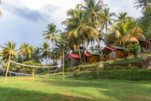 a resort with palm trees and a net at GRAND OCEANUS RESORT in Beadonābād