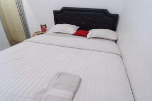 Postel nebo postele na pokoji v ubytování OYO 93777 Aulia Residence
