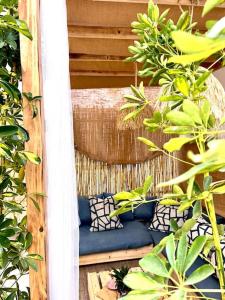 a bench with pillows and plants on a porch at Appartametno moderno centro di casa in Casablanca