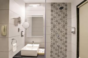 Keys Select by Lemon Tree Hotels, Udaipur的一间浴室