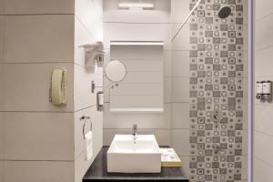 Keys Select by Lemon Tree Hotels, Udaipur的一间浴室