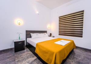 Postel nebo postele na pokoji v ubytování Cool Nest 5 BR Pool Villa Munnar by VOYE HOMES