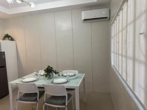 Fotografie z fotogalerie ubytování Japandi Home C - Fully Aircon, WIFI, Hot shower, 24hGuard, Center, near Malls v destinaci General Santos