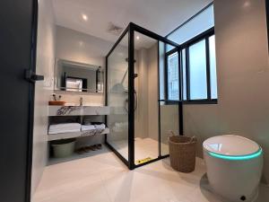 Flower Whisperer Homestay Tianmenshan Store free airport and station pick-up tesisinde bir banyo