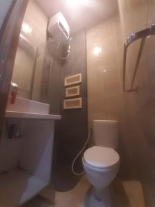 a bathroom with a toilet and a sink at Capital O 93718 Homestay 3 Bidadari in Yogyakarta