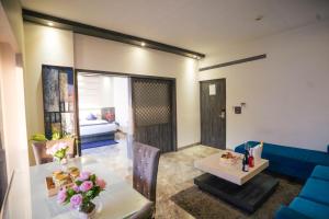 Hotel Swarn Towers客房内的一张或多张床位