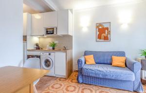 Coin salon dans l'établissement Lovely Apartment In Torrevieja