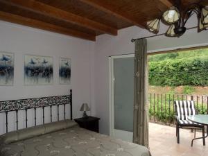 a bedroom with a bed and a table and a window at Complejo Ribera de Salobre in Salobre