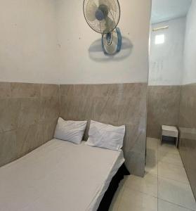 Кровать или кровати в номере SPOT ON 93755 Siwalanpanji Homestay Syariah