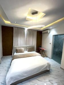 Galería fotográfica de Luxurious One bedroom flat with free breakfast. en Accra