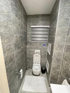 Galería fotográfica de Luxurious One bedroom flat with free breakfast. en Accra 6 fotos más