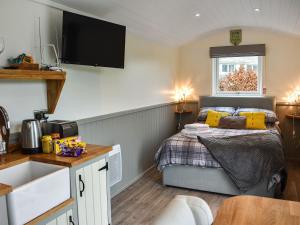 a kitchen with a bed in a small room at Greengill Farm Shepherds Hut- Ukc3632 in Gilcrux