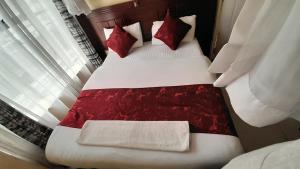 Postel nebo postele na pokoji v ubytování Epitome Times Hotel