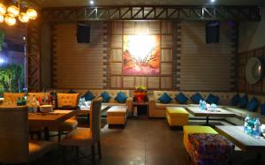 Hotel Swarn Towers的休息区