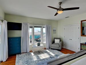 Postel nebo postele na pokoji v ubytování Brighton by the Sea + 19 fotografií