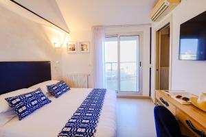 A bed or beds in a room at UNAHOTELS Imperial Sport Hotel