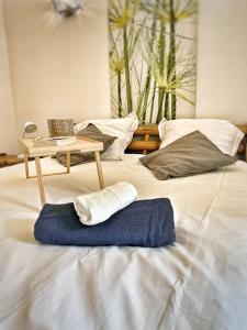 Villa Empereur, Piscine, Sanary Bandol tesisinde bir odada yatak veya yataklar