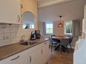 Dapur atau dapur kecil di Vakantiewoning de Wilg met grote tuin +8 gambar