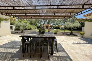 Κήπος έξω από το Beautiful contemporary villa swimming pool and large garden +36 φωτογραφίες