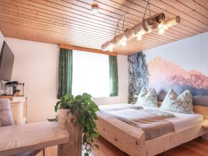 Postel nebo postele na pokoji v ubytování Xeis NeSt + 37 fotografií