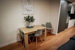 Imagine din galeria proprietății Braddon 1BR Apt, WiFi, Secure Parking, AMAZING LOCATION în Canberra