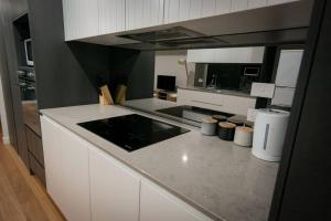 Imagine din galeria proprietății Braddon 1BR Apt, WiFi, Secure Parking, AMAZING LOCATION în Canberra