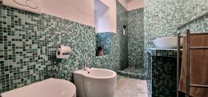 a bathroom with a toilet and a sink and a tub at La stella di Manarola- Bluchalet in Manarola +28 photos