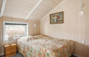 En eller flere senge i et værelse på 4 Bedroom Cozy Home In Stege