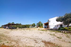 a large yard with a house and a car parked at Casa Laranja Canela in Alvor