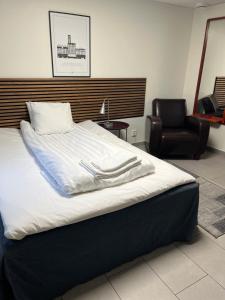 Voodi või voodid majutusasutuse Kalmar Hotell toas
