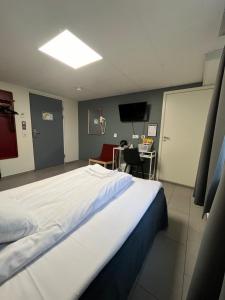 Voodi või voodid majutusasutuse Kalmar Hotell toas
