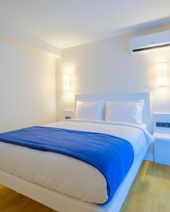 En eller flere senger på et rom på Luxury PANORAMA sea view apartment & Central Batumi