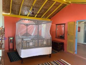 A bed or beds in a room at The Hut Mirage on Galgibagh, Goa