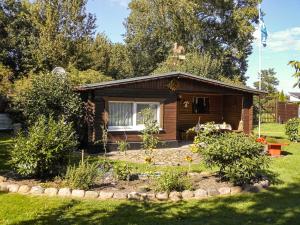 Bungalow und Ferienwohnung auf Rügen外面的花园