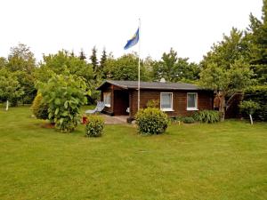 Bungalow und Ferienwohnung auf Rügen外面的花园