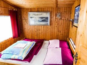 Bungalow und Ferienwohnung auf Rügen客房内的一张或多张床位
