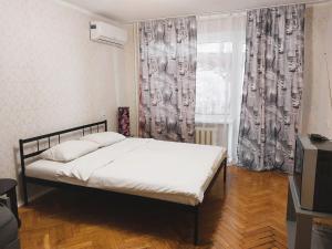 a bedroom with a bed in front of a window at Велика 1к квартира біля метро Лівобережна вулиця Флоренції 1 in Kyiv
