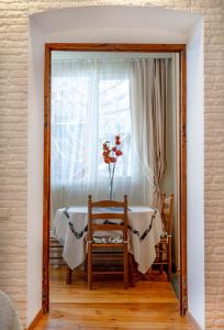 Posezení v ubytování Old City Center- Adventurous Apt hosted by Giorgio