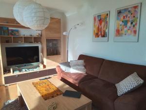 a living room with a couch and a coffee table at Ferienwohnung Josi in Heidenheim an der Brenz