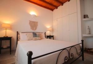 Gallery image of 2BR Fully Equiped Cottage Home - Near the Beach in Agios Ioannis Tinos