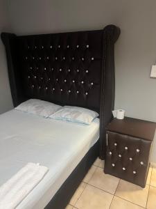 Ліжко або ліжка в номері Justy inn guest house