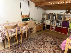 a dining room with a table and chairs in a room at Appartement au pied des pistes in Les Fourgs