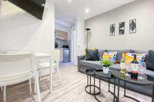 O bucătărie sau chicinetă la Syntagma square, 45sqm luxurious apartment +20 fotografii