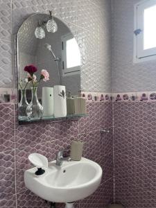 a bathroom with a sink and a mirror at Casa Marwan in Tétouan