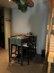 a dining room with a table and chairs at Priscilla’s bed&wellness in Eindhoven