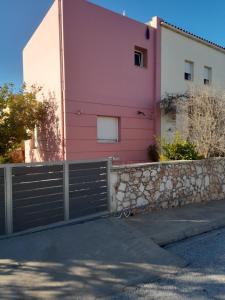 The building in which A villát is located