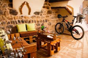 a living room with a bike and a couch at La Casa del Castell - Encanto rural junto al Parque Natural de els Ports in Horta de San Joan